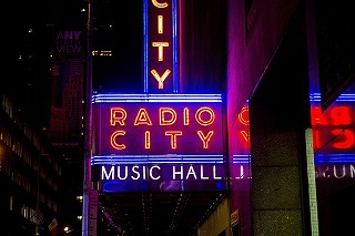 radio-city-music-hall-1030854_640