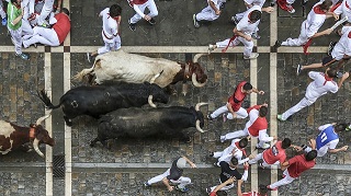 sanfermin-3587336_640